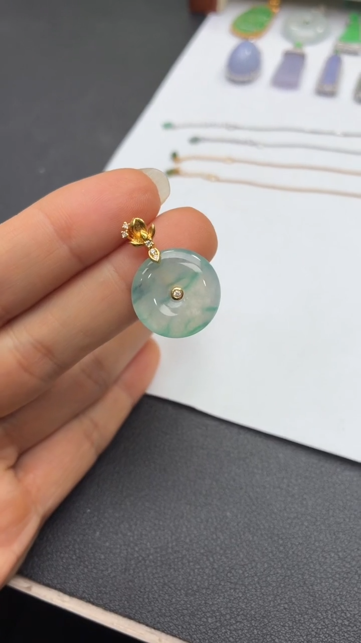 颈饰18K金镶嵌翡翠天然翡翠A货