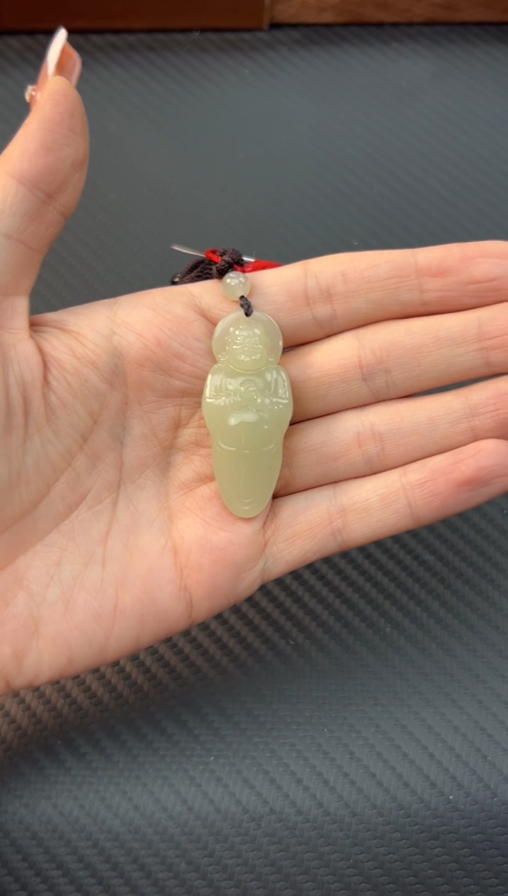 【闪购商品】和田玉吊坠(赠链)未镶嵌且末微色差迪克兰吊坠