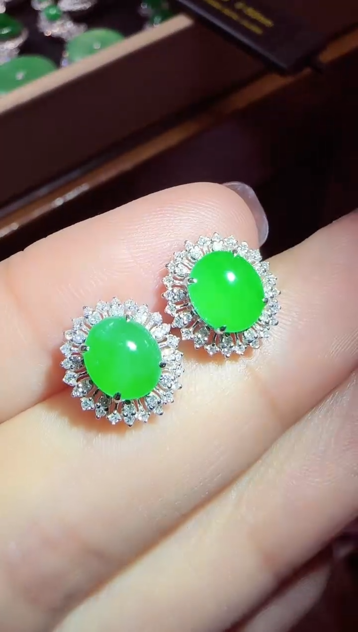 【闪购商品】翡翠耳饰18K金镶嵌蛋面