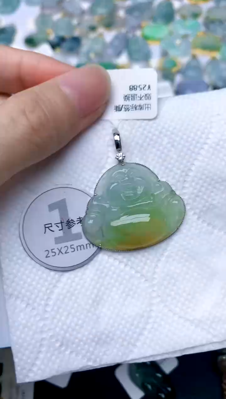 颈饰18K金镶嵌翡翠天然A货翡翠