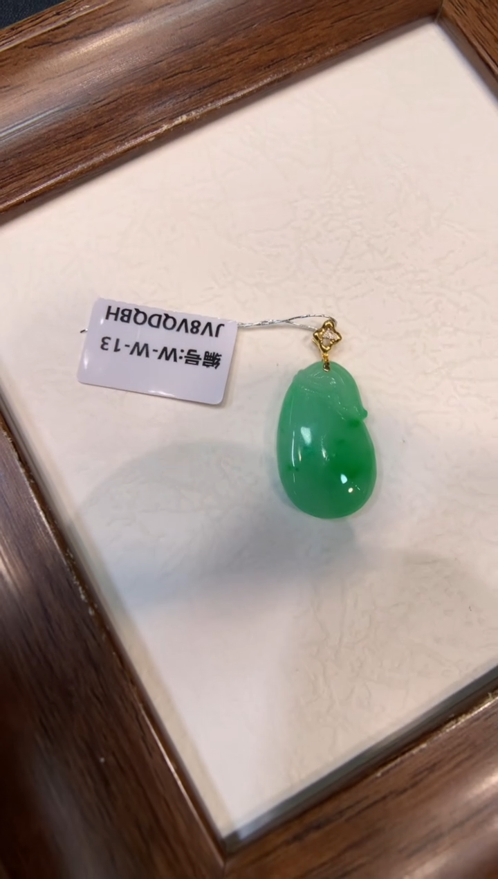 颈饰18K金镶嵌翡翠钱袋