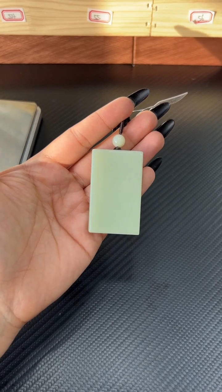 吊坠(赠链)未镶嵌和田玉迪克兰二细微色差j