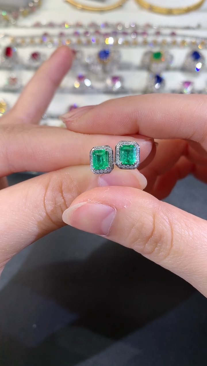 【闪购商品】祖母绿耳饰18K金镶嵌R448|7800