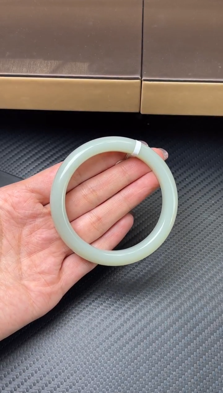 未镶嵌手镯和田玉生****到且末近矿微色差57+