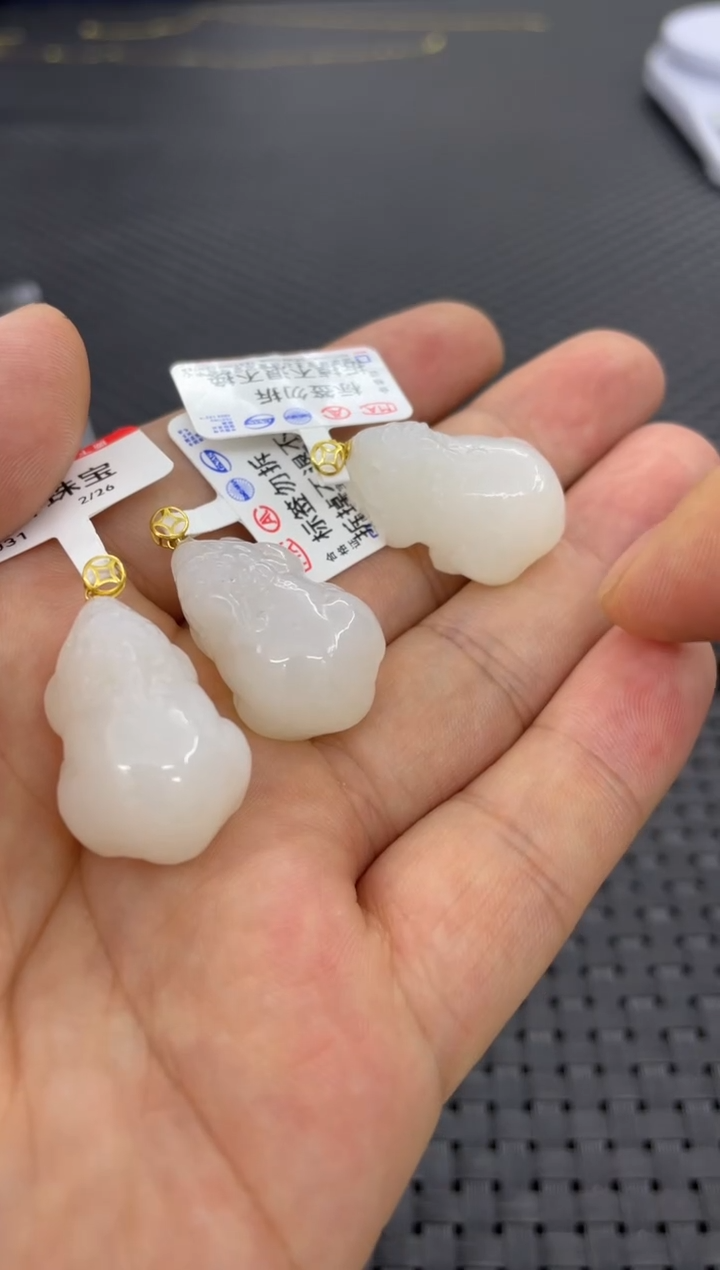 【闪购商品】和田玉貔貅18K金镶嵌(多样性发一件) 