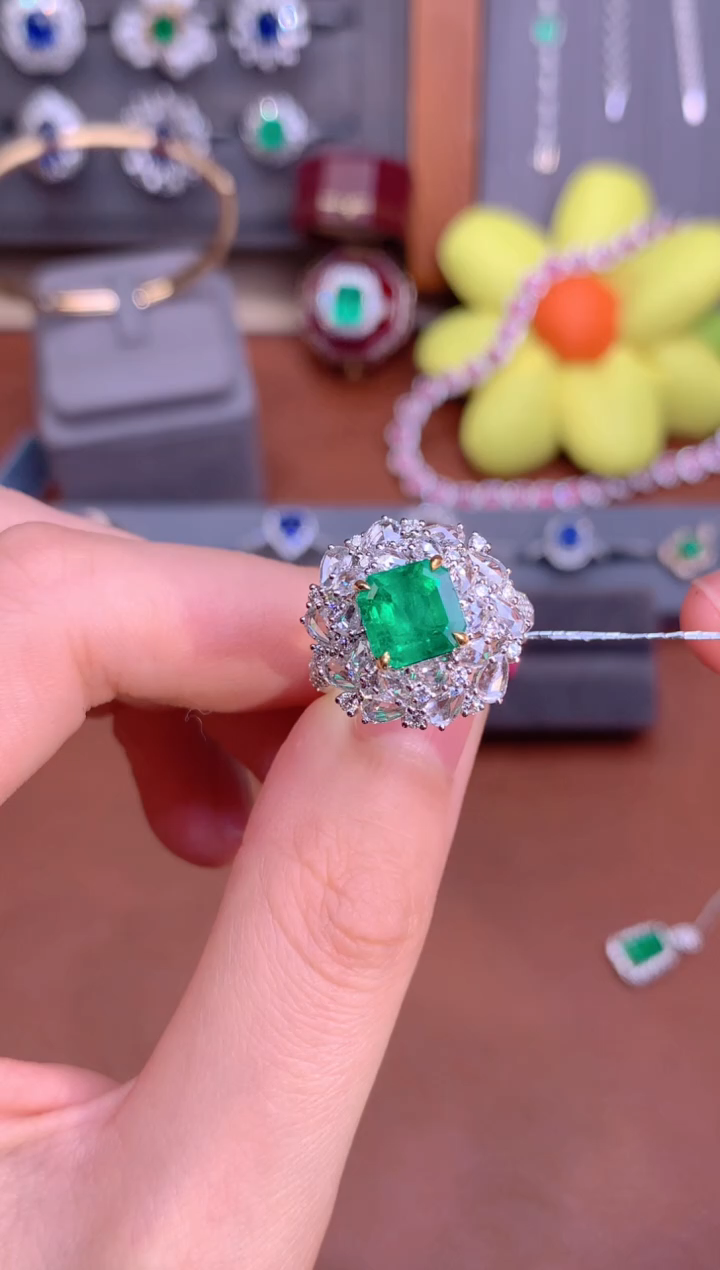 【闪购商品】祖母绿戒指18K金镶嵌2.01CT  极微油