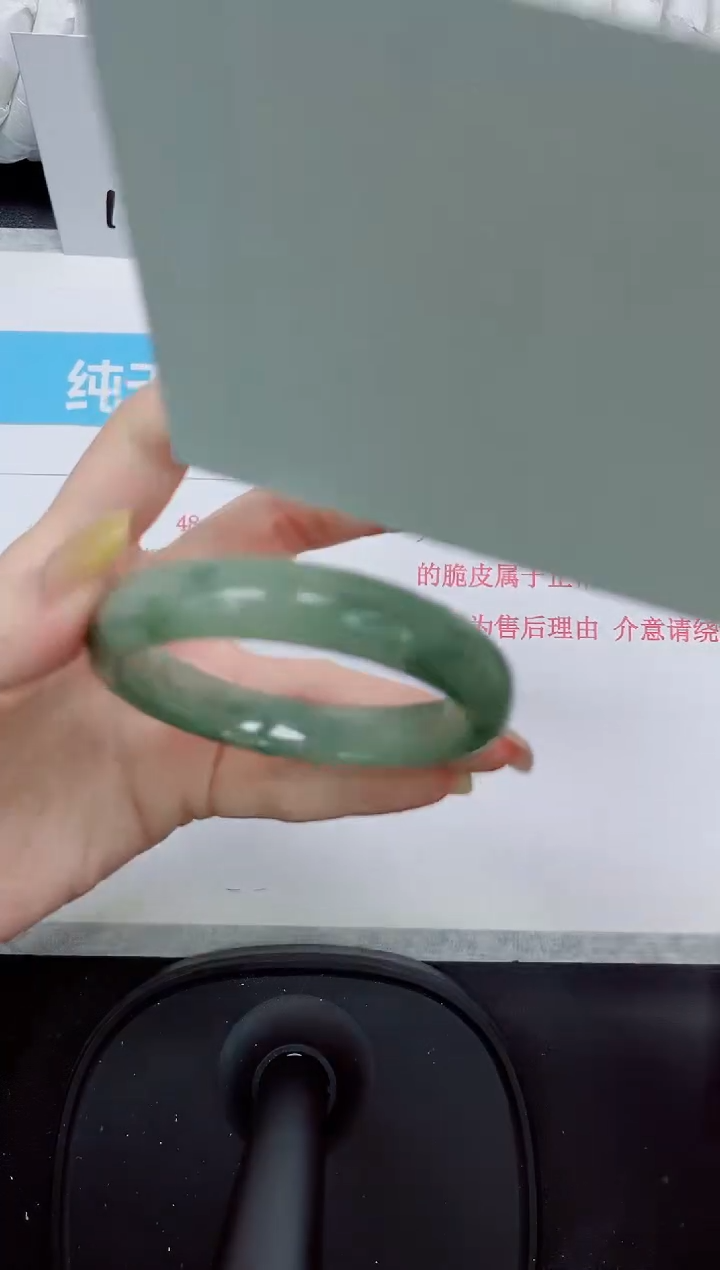 石英质玉手镯未镶嵌180