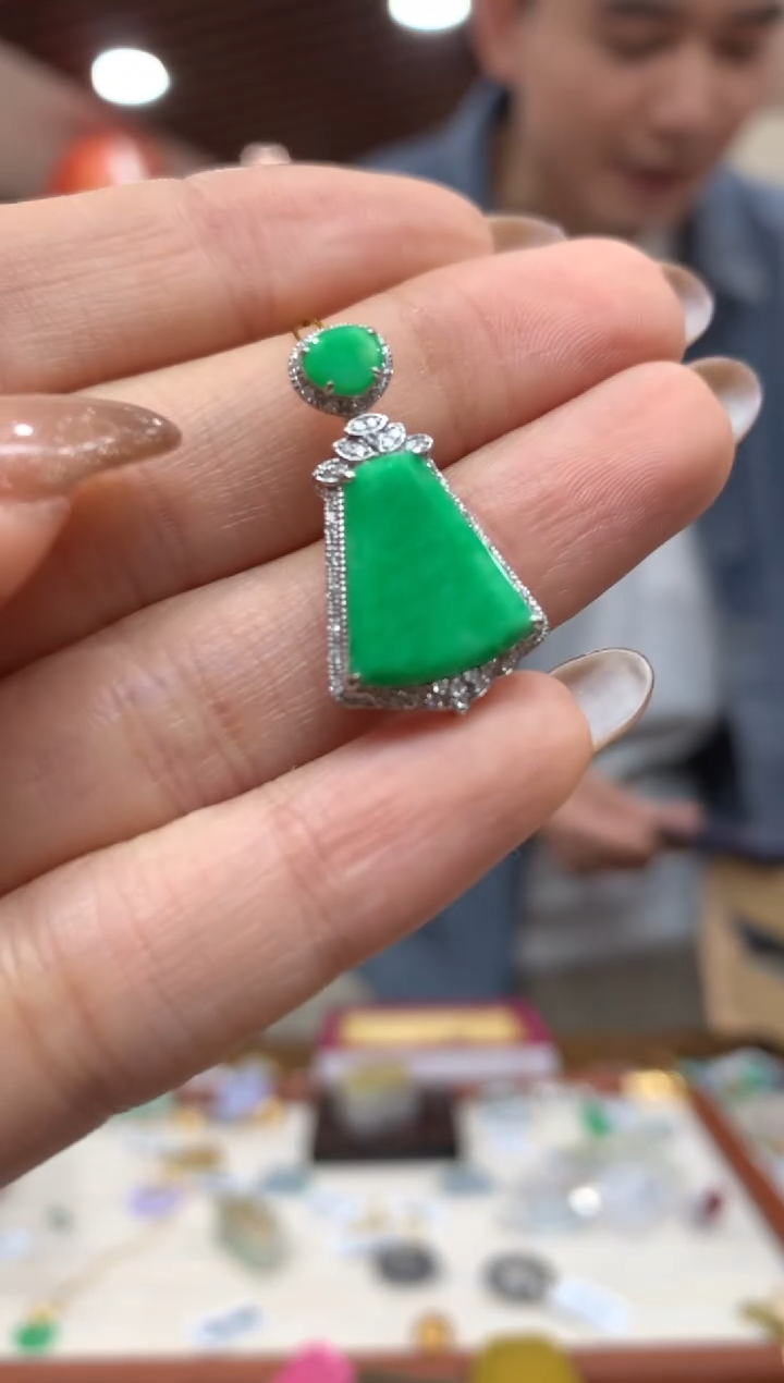 吊坠(不含链)18K金镶嵌翡翠无事牌