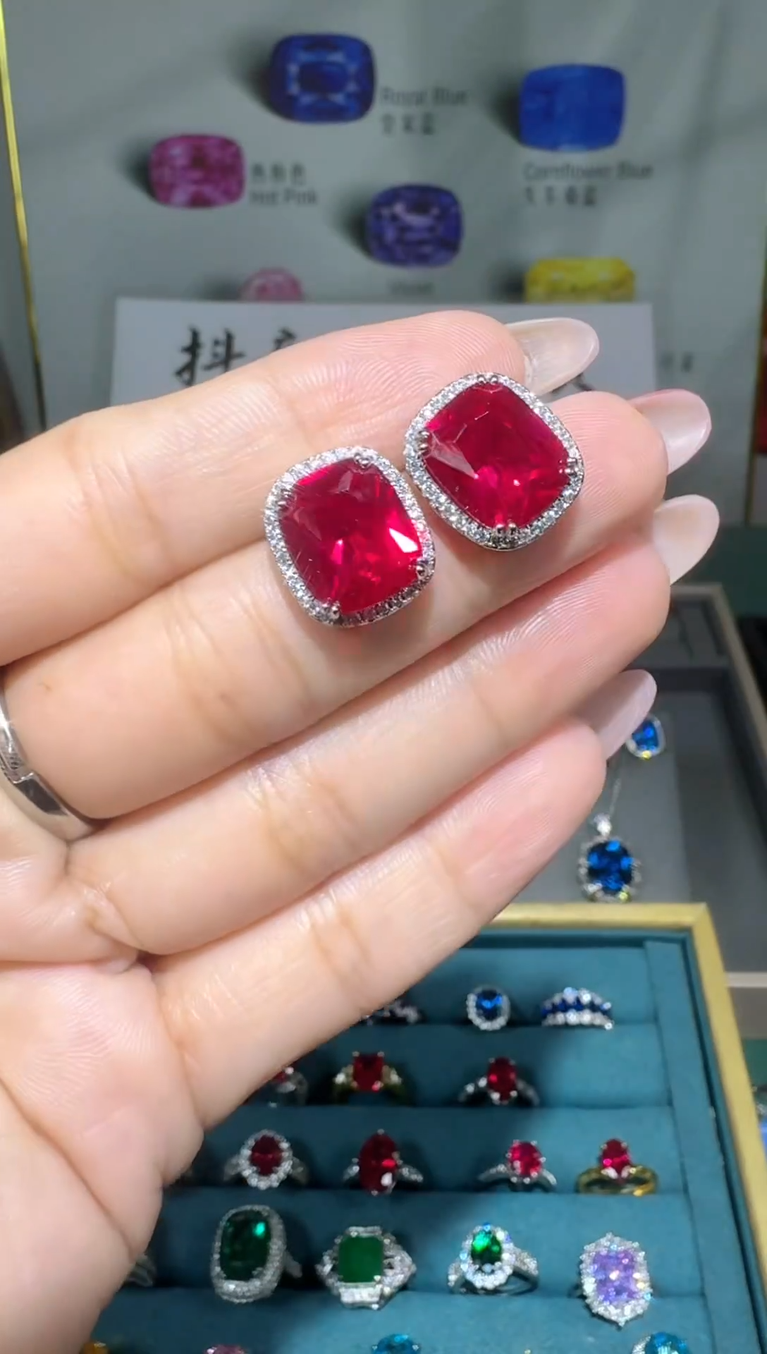 18K金镶嵌耳饰红宝石0