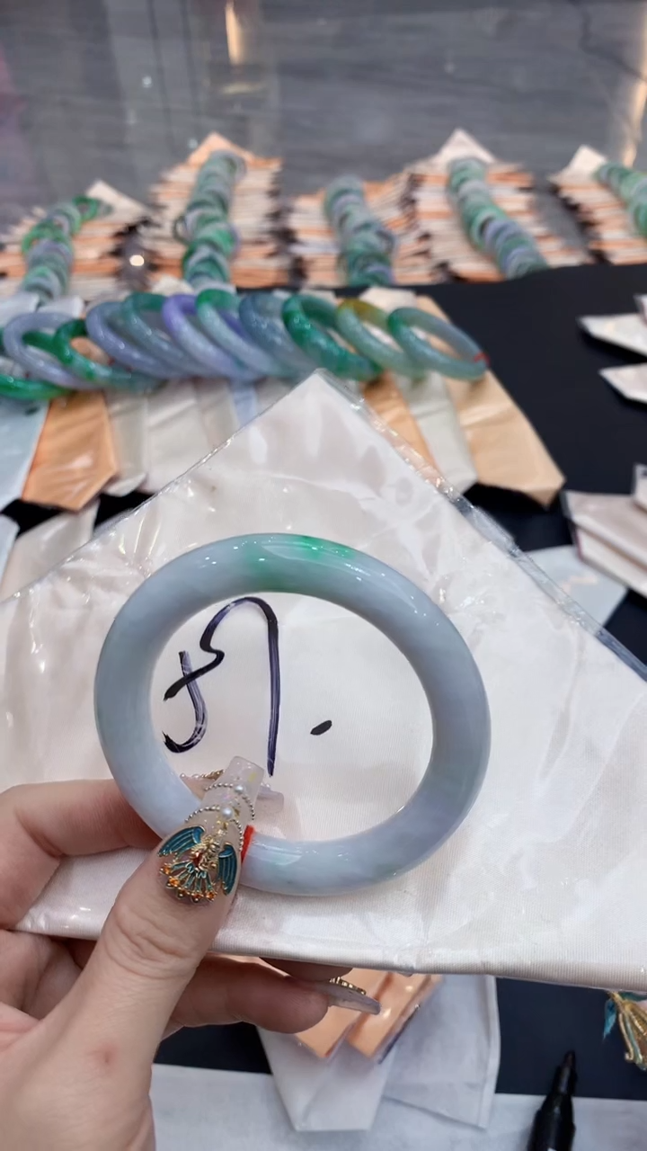 【闪购商品】翡翠手镯未镶嵌0414540219