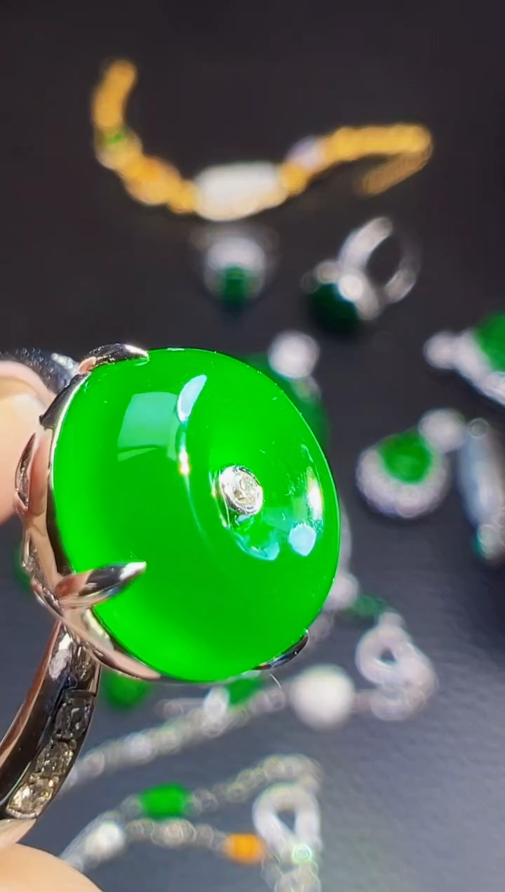 18K金镶嵌戒指翡翠海***哥翡翠