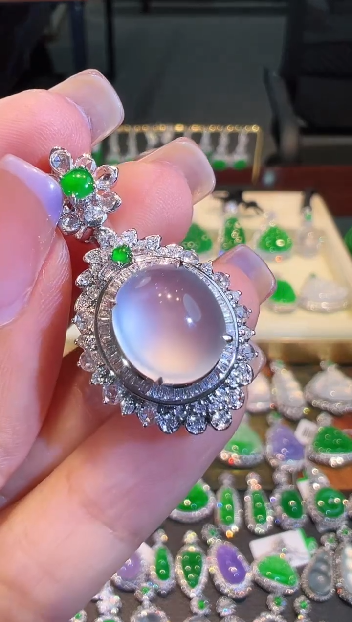 【闪购商品】翡翠吊坠(不含链)18K金镶嵌翡翠