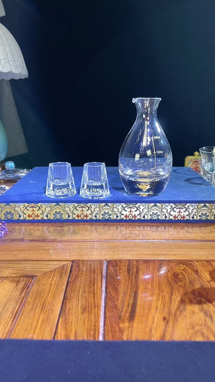 水晶酒具一壶两杯
