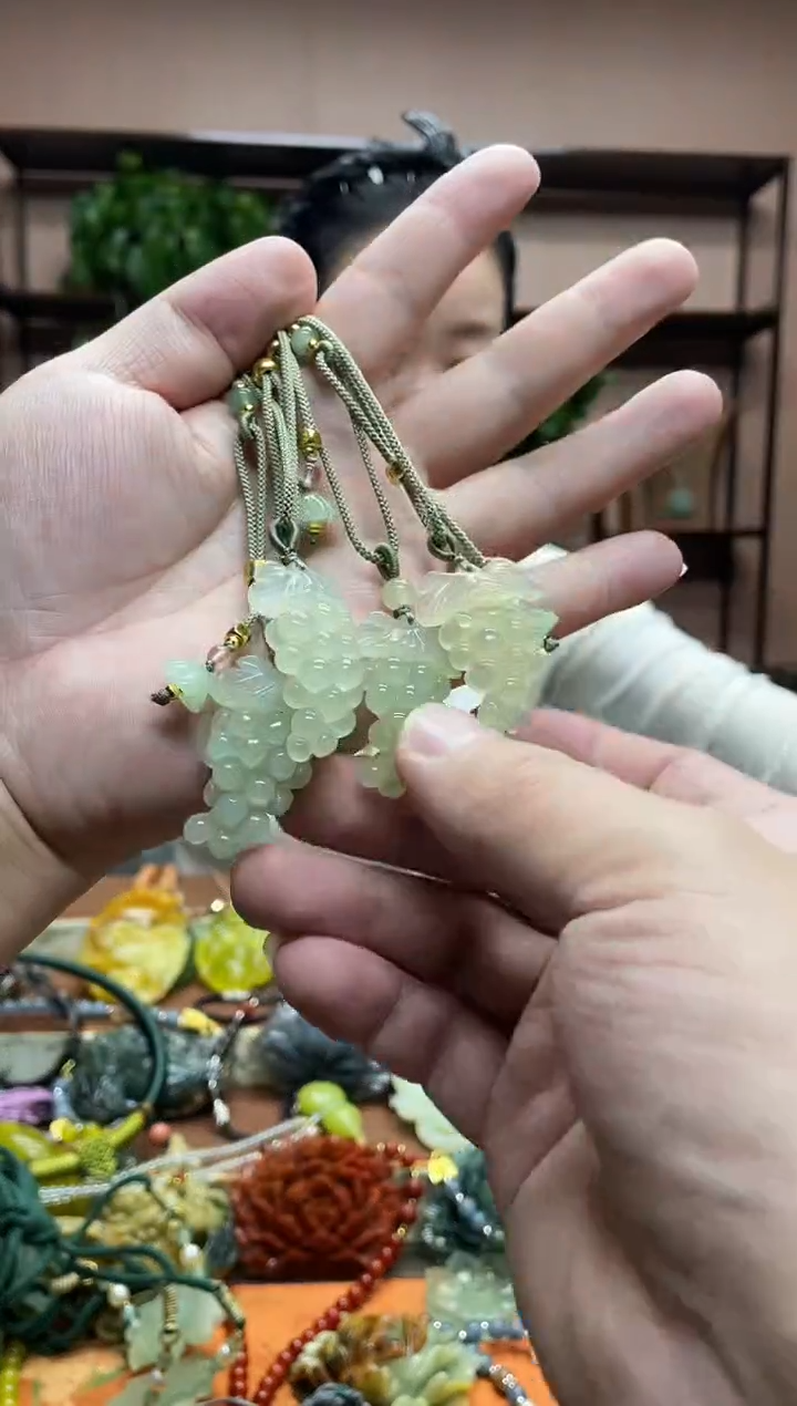 未镶嵌岫玉吊坠多样性发货发其中之一