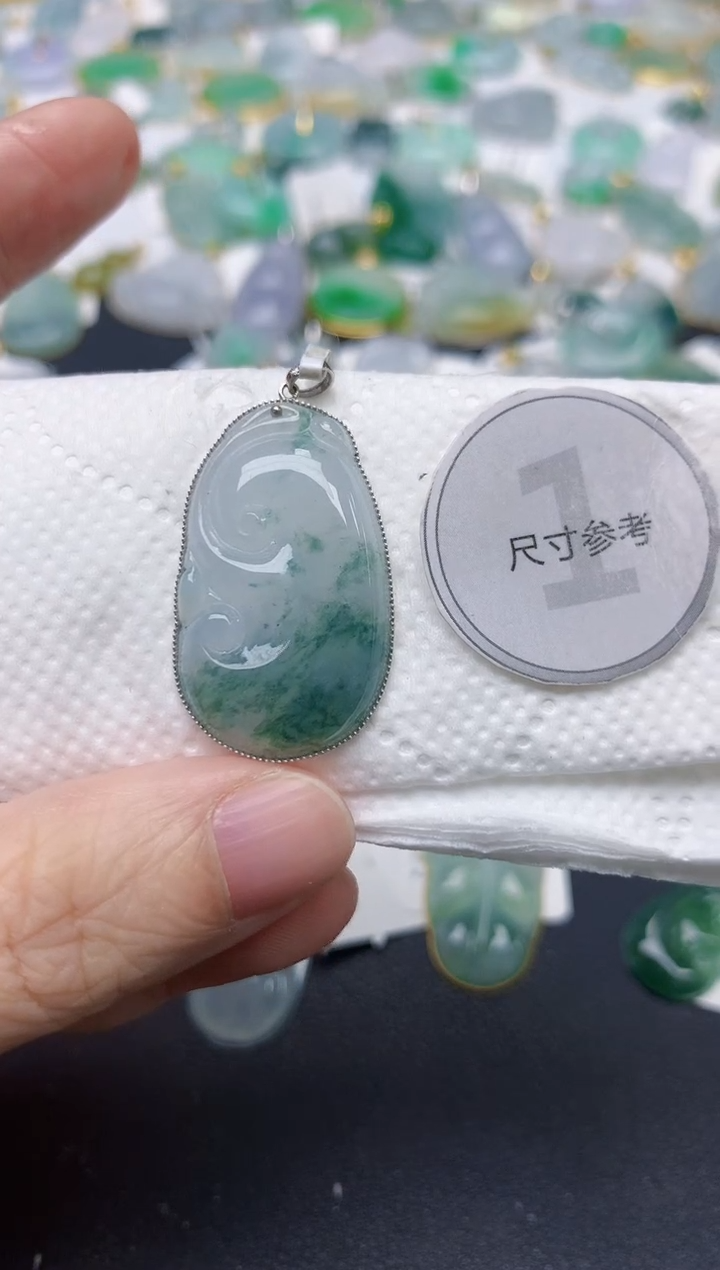 颈饰18K金镶嵌翡翠天然缅甸A货翡翠