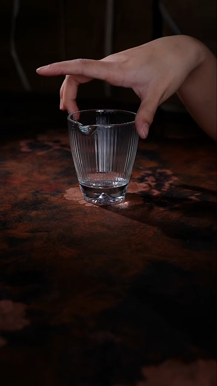 竖纹玻璃公杯111111111
