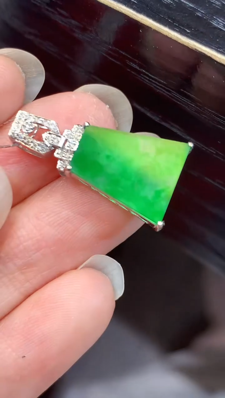 翡翠18K金镶嵌吊坠(不含链)L多样性发其一