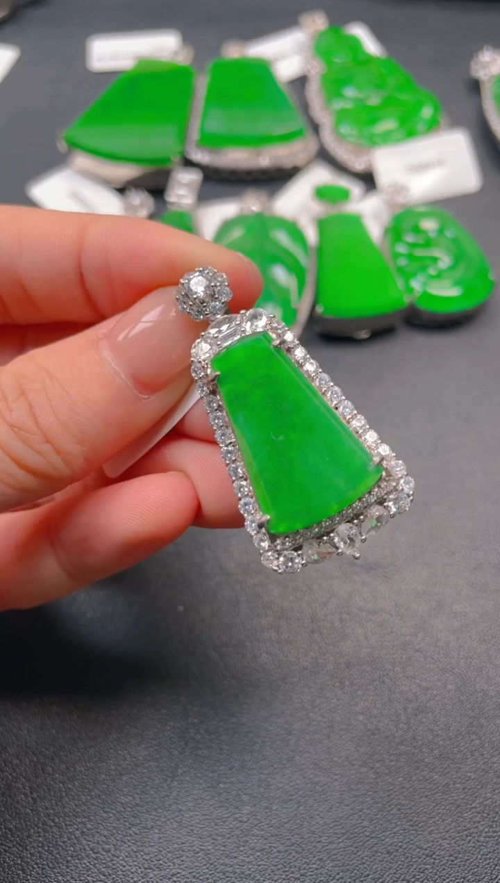 颈饰银S925镶嵌翡翠吊坠