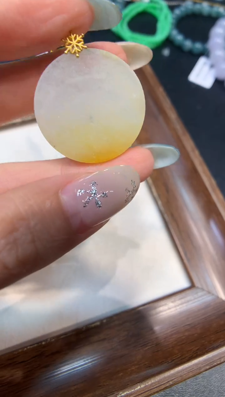 颈饰18K金镶嵌翡翠无事牌