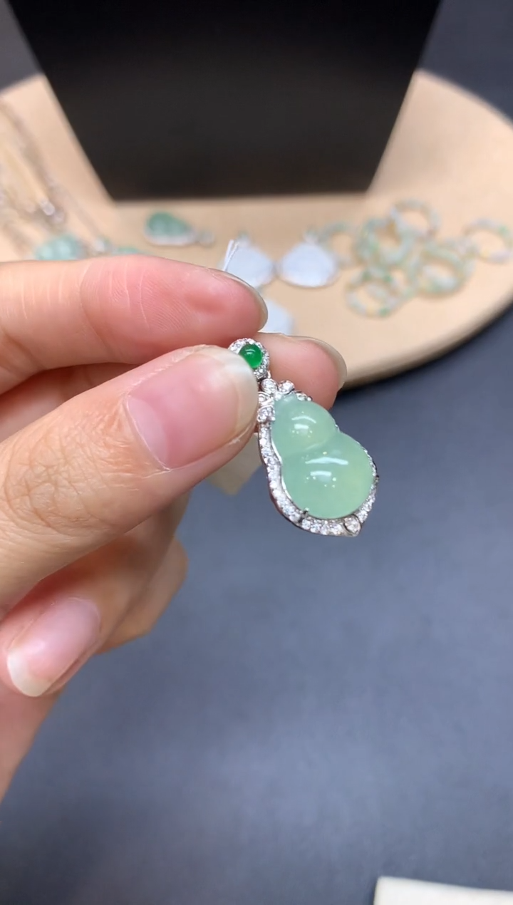 【闪购商品】翡翠吊坠(不含链)银S925镶嵌葫芦【多样性发其一】