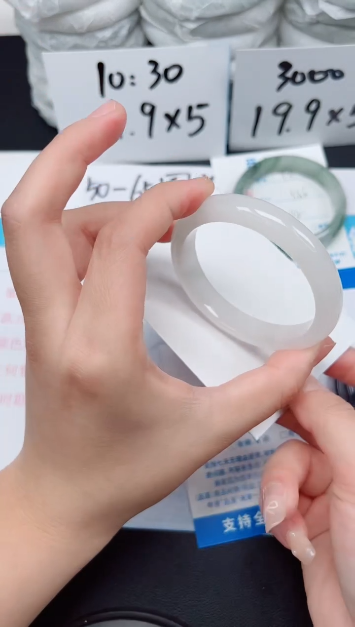 【闪购商品】石英质玉手镯未镶嵌G44-54.4