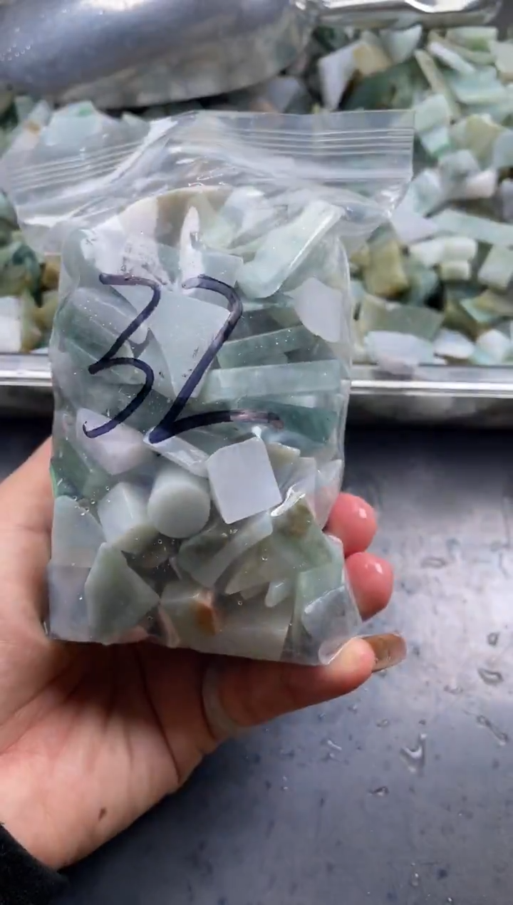 配石翡翠天然翡翠小号500克32