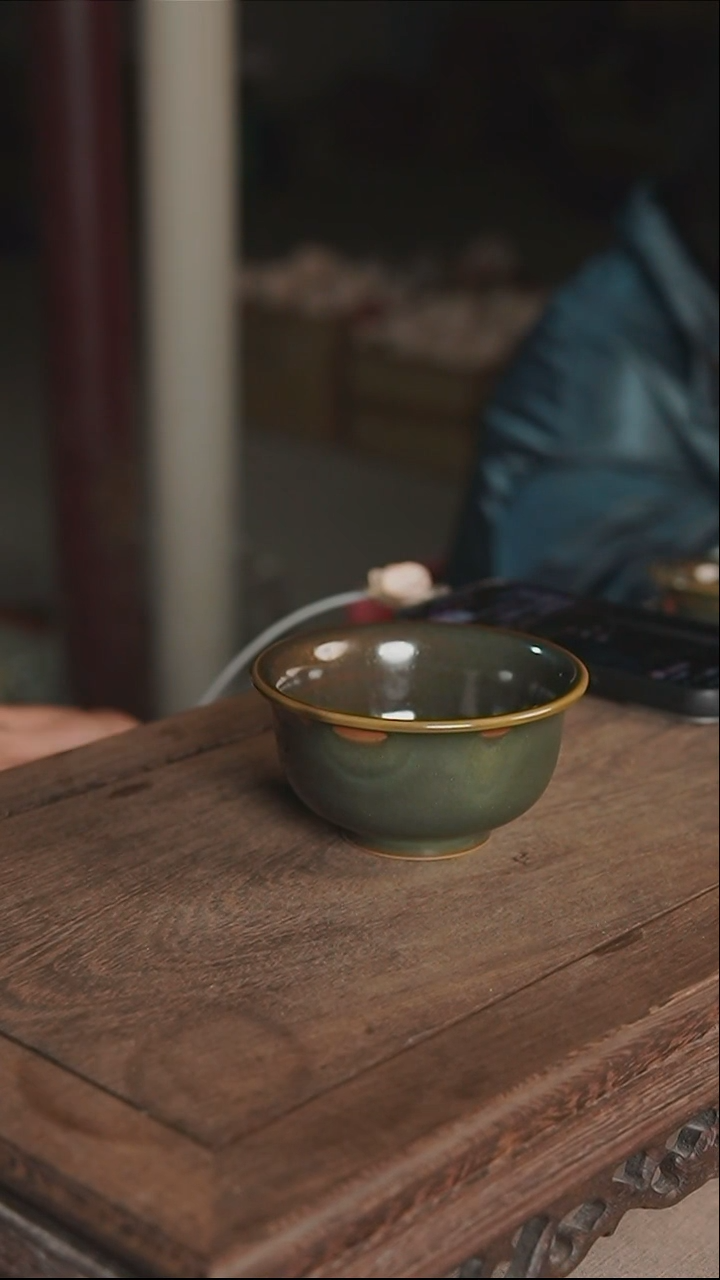 杯042号茶叶末洒金压手杯缩釉裸发