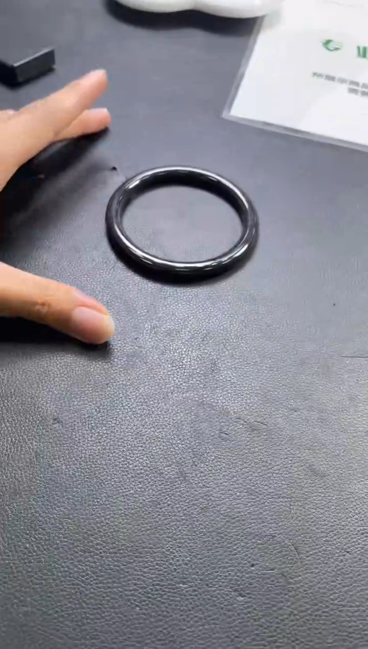 未镶嵌手镯定制翡翠手镯