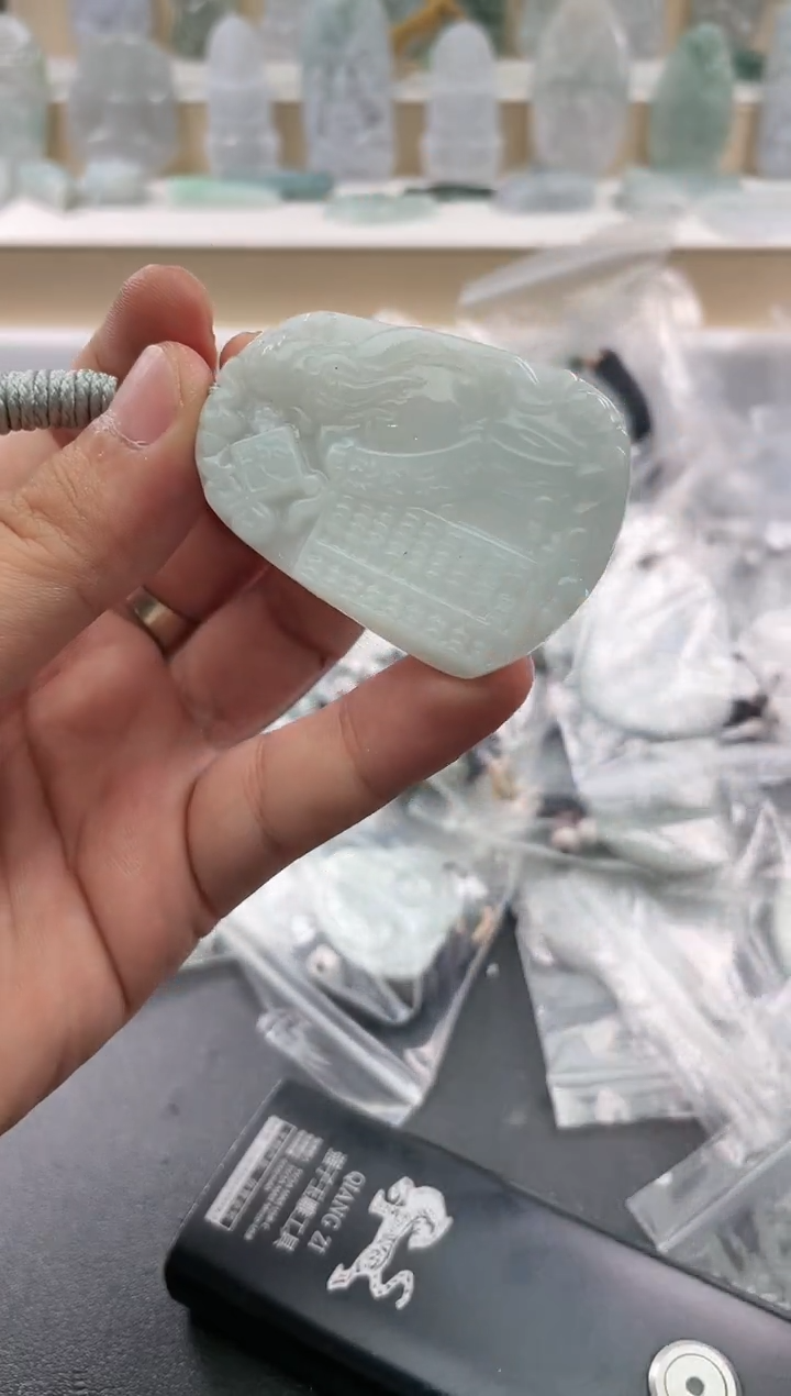 翡翠未镶嵌颈饰..../5/26/ 205