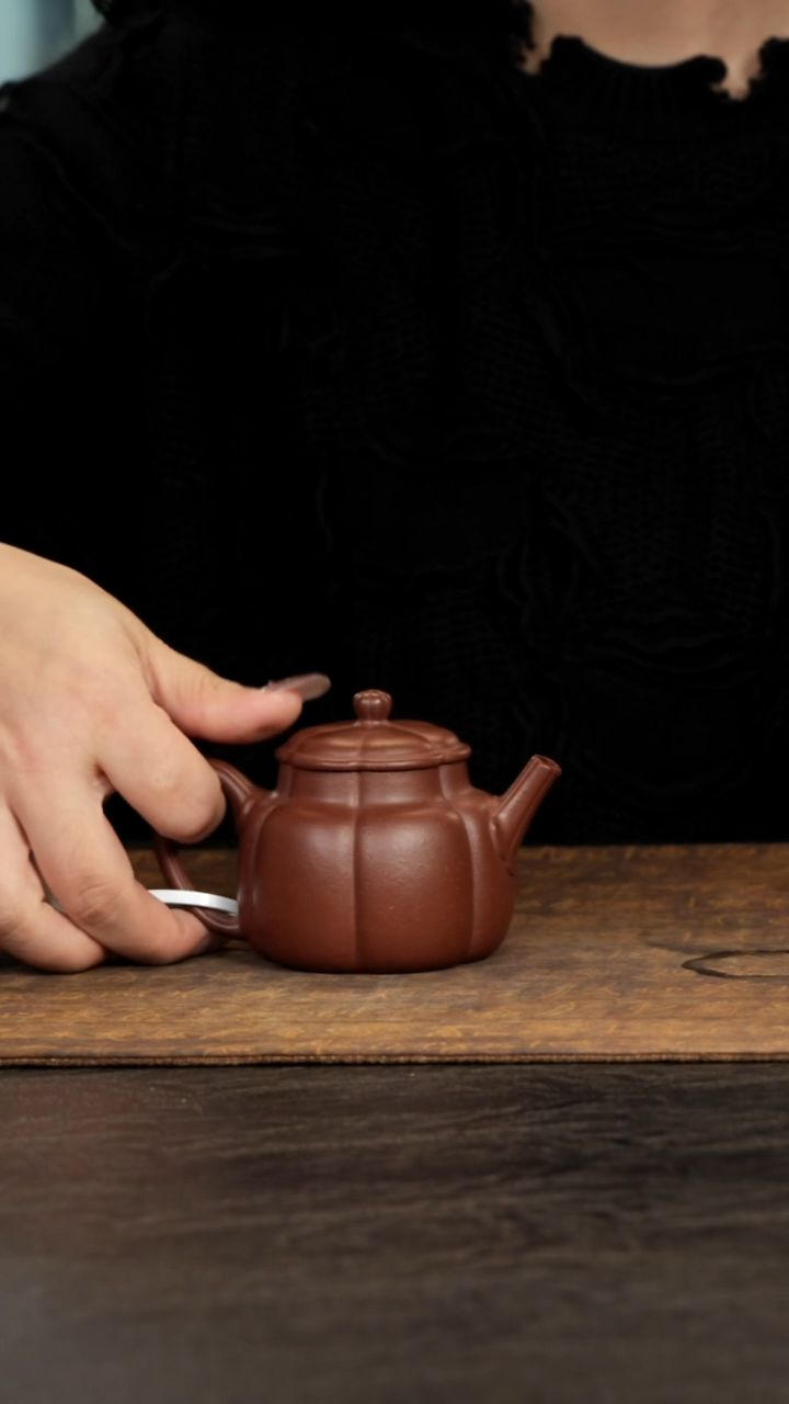 茶壶紫砂150cc筋纹金汇底槽青