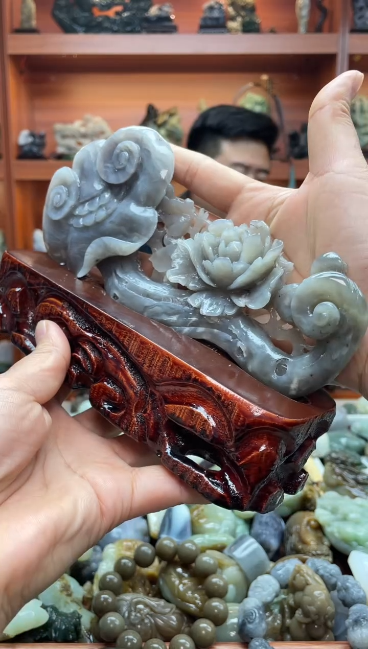 未镶嵌和田玉摆件有裂