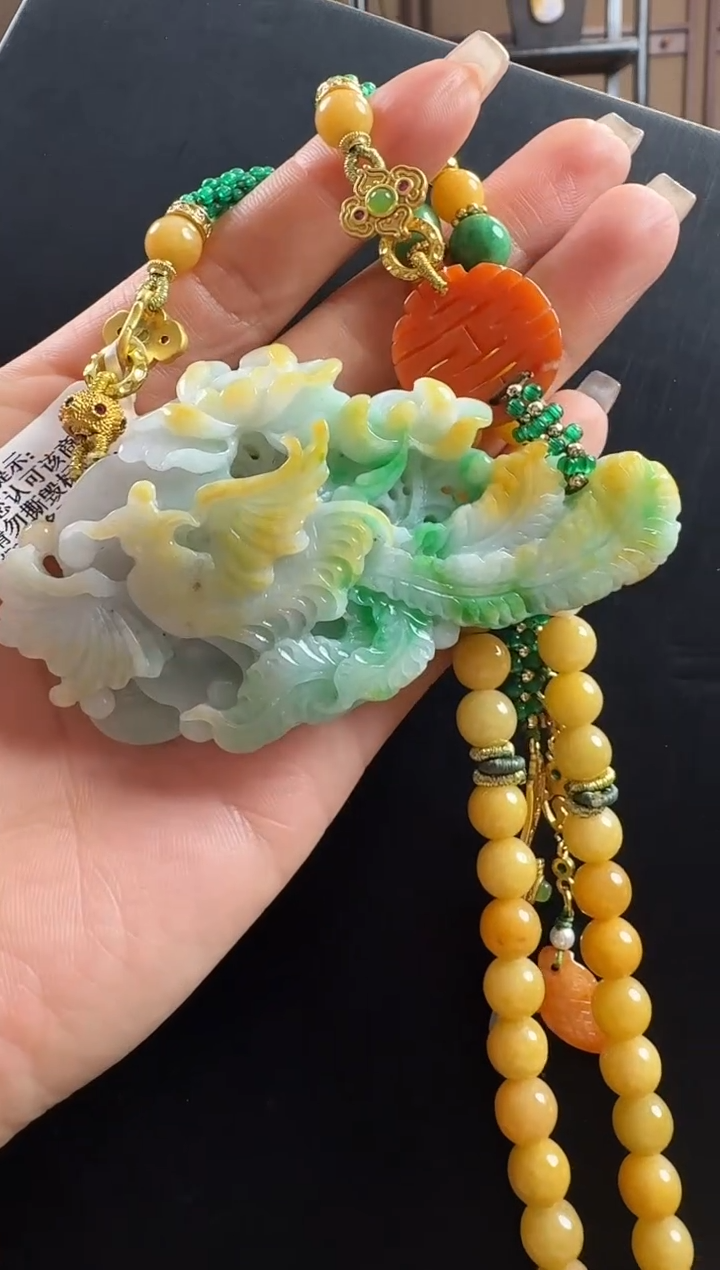 颈饰未镶嵌翡翠凤牌