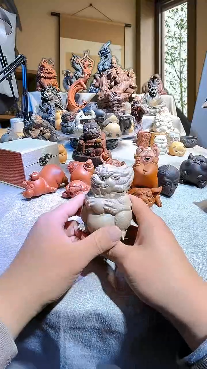泥塑.****?紫砂茶宠龙抱珠