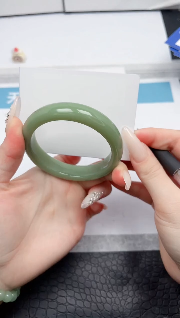 【闪购商品】石英质玉手镯未镶嵌56-57.6