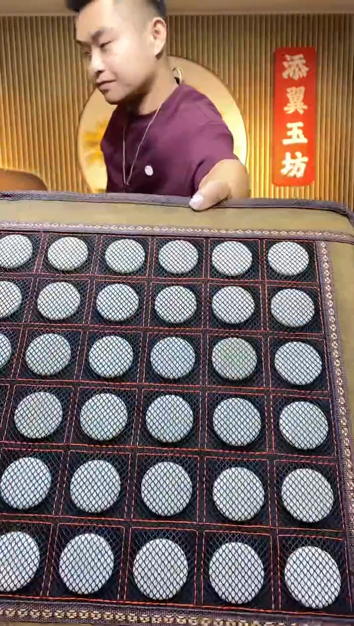 【闪购商品】蛇纹石玉坐垫未镶嵌多样性随机发一