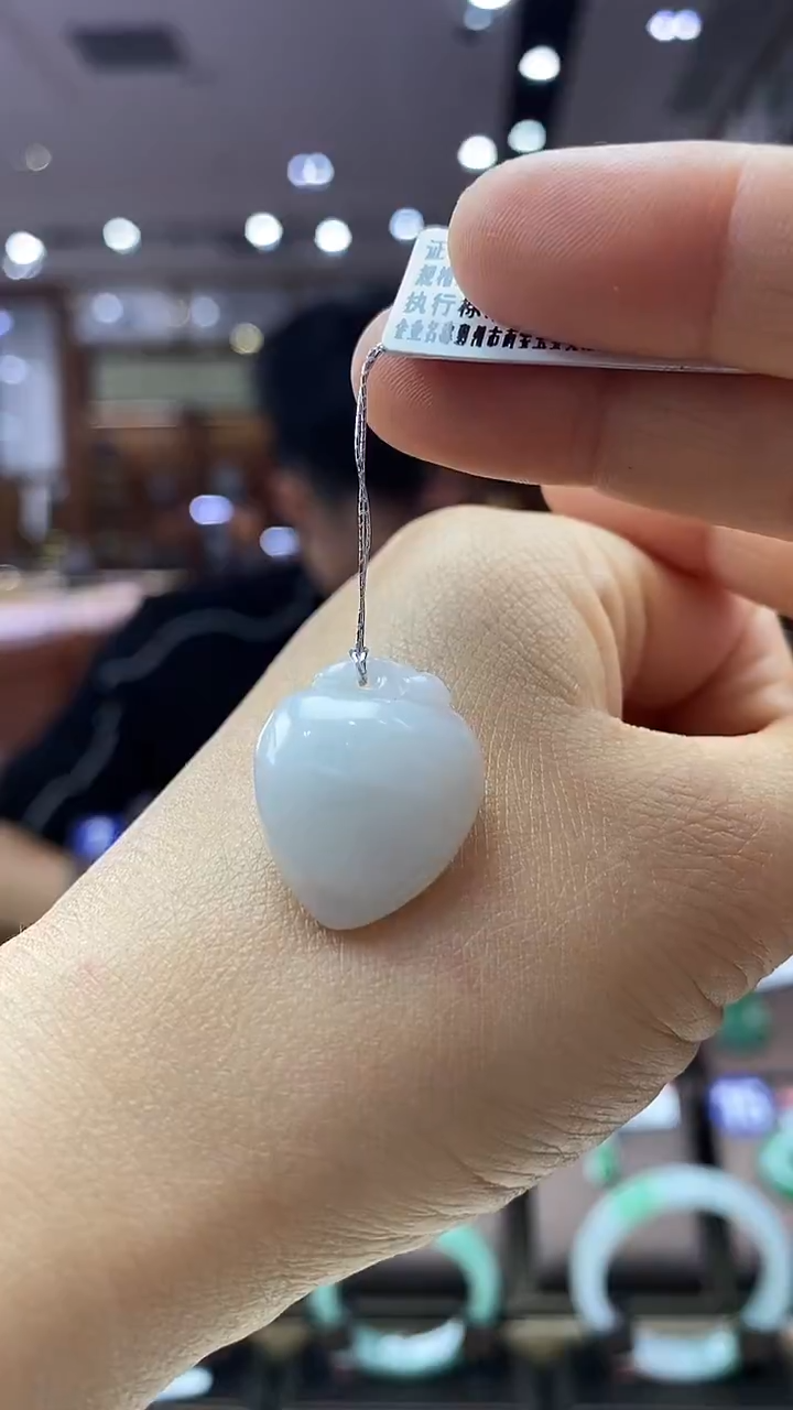 颈饰未镶嵌翡翠桃心