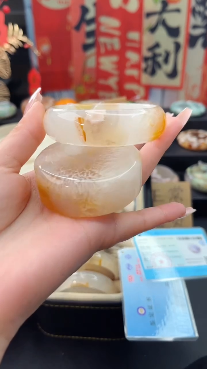 【闪购商品】石英质玉手镯未镶嵌赠送镯心（55圈口）