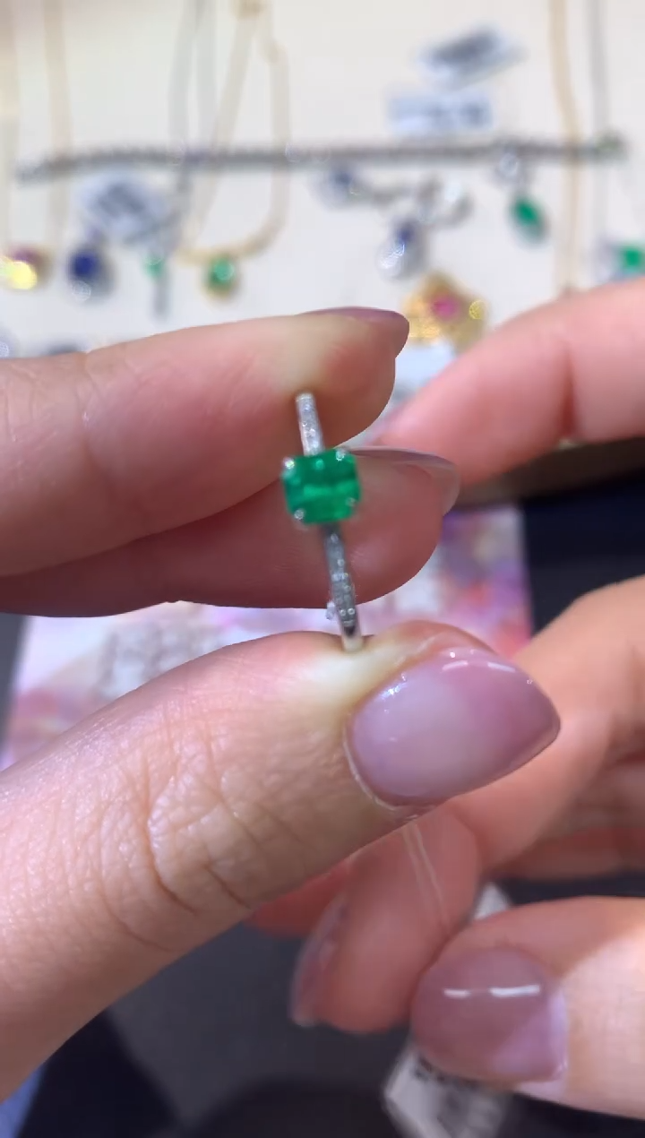 18K金镶嵌戒指祖母绿Q140|2500