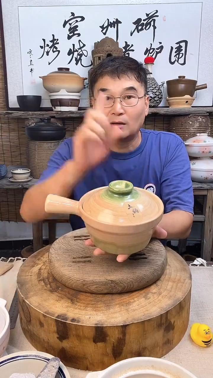 土陶粉色一人食单柄砂锅（口径18cm）