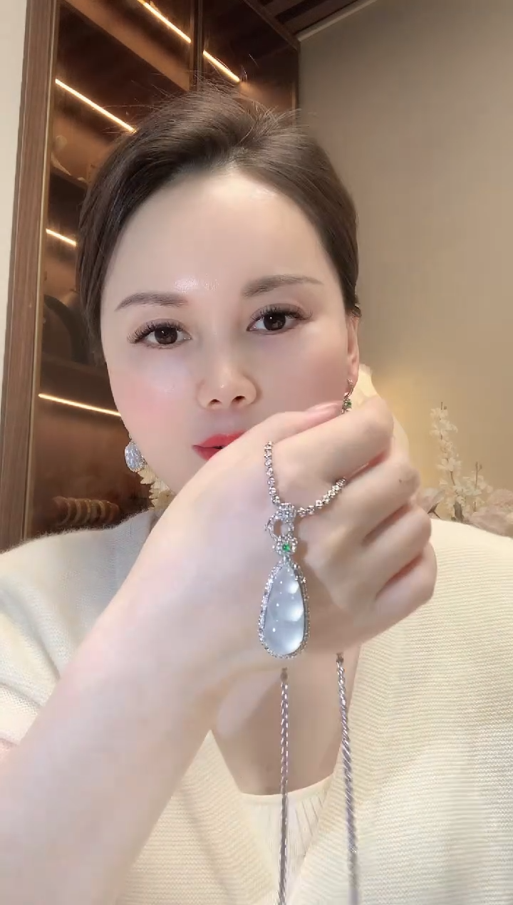 【闪购商品】翡翠吊坠(不含链)18K金镶嵌A121 