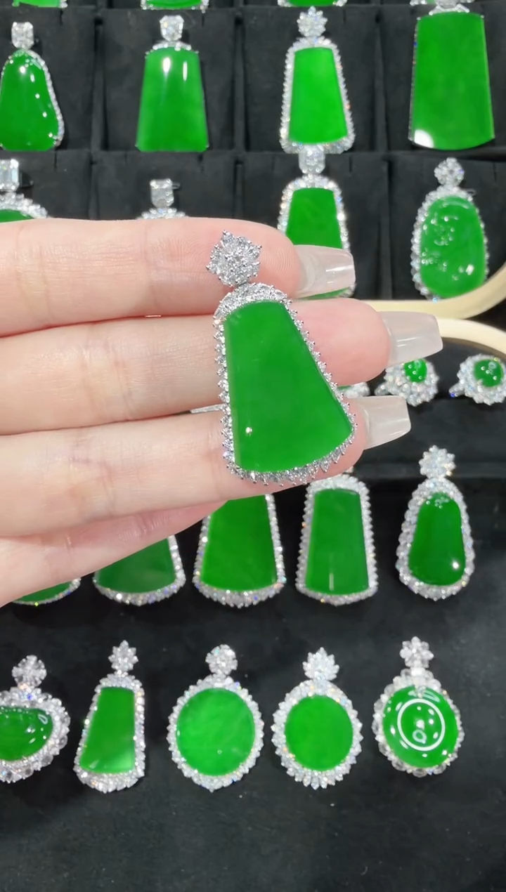 颈饰18K金镶嵌翡翠无事牌天然A货翡翠72h鉴赏期