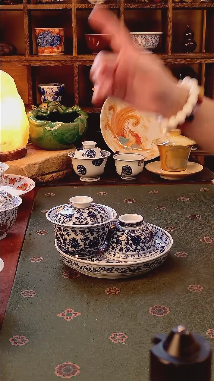 【手工手绘缠枝莲盖碗+壶承+压手杯】