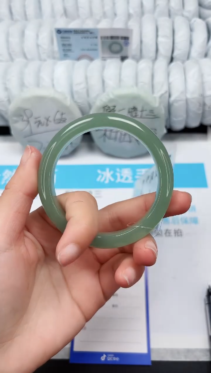 【闪购商品】石英质玉手镯未镶嵌301-56.5