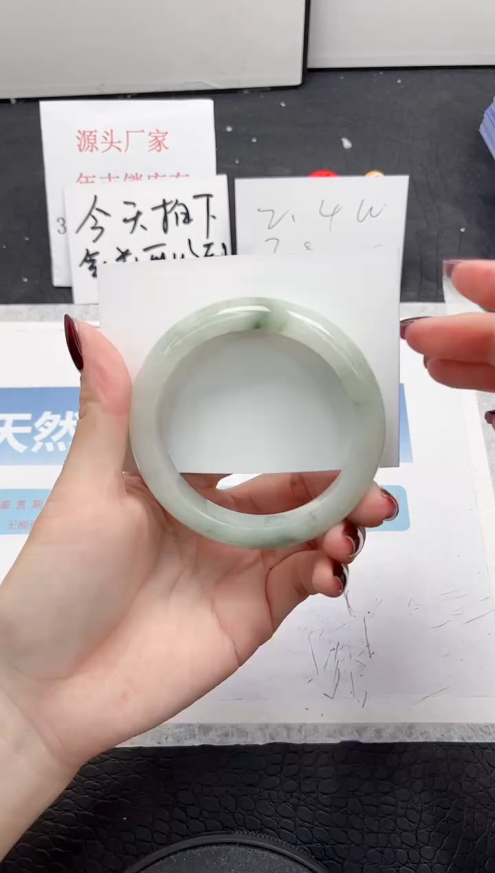 【闪购商品】石英质玉手镯未镶嵌276-58.6