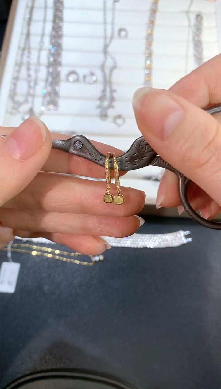 【闪购商品】钻石耳饰18K金镶嵌S473|3500