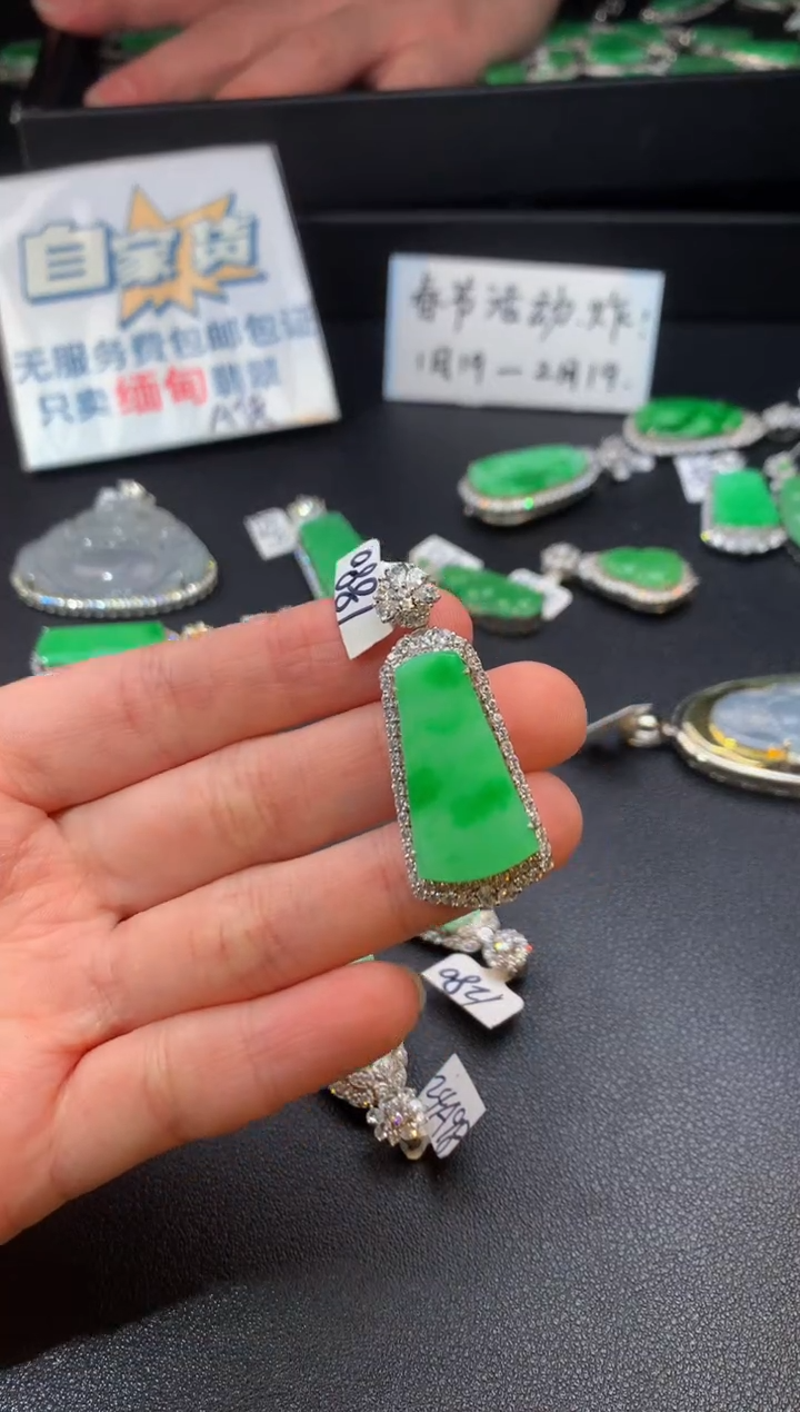 【闪购商品】翡翠颈饰银S925镶嵌翡翠