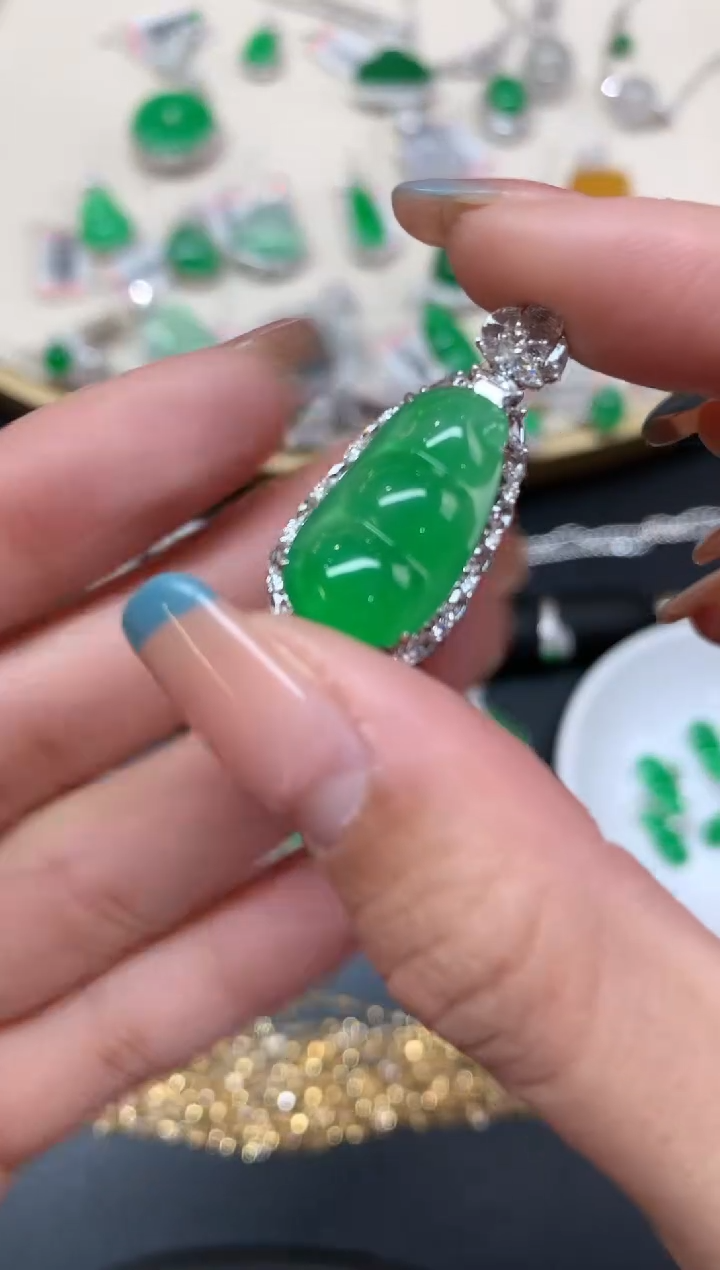 【闪购商品】翡翠吊坠(不含链)18K金镶嵌吊坠A516|39999