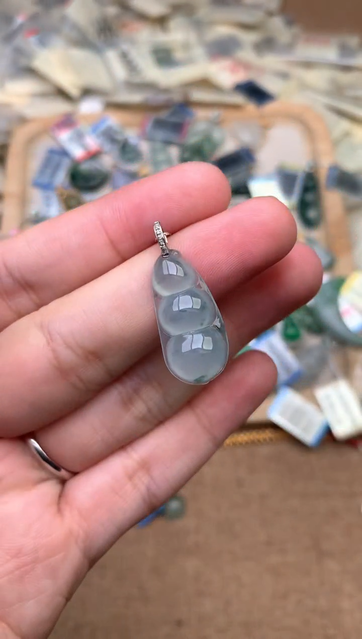 18K金镶嵌挂件翡翠1