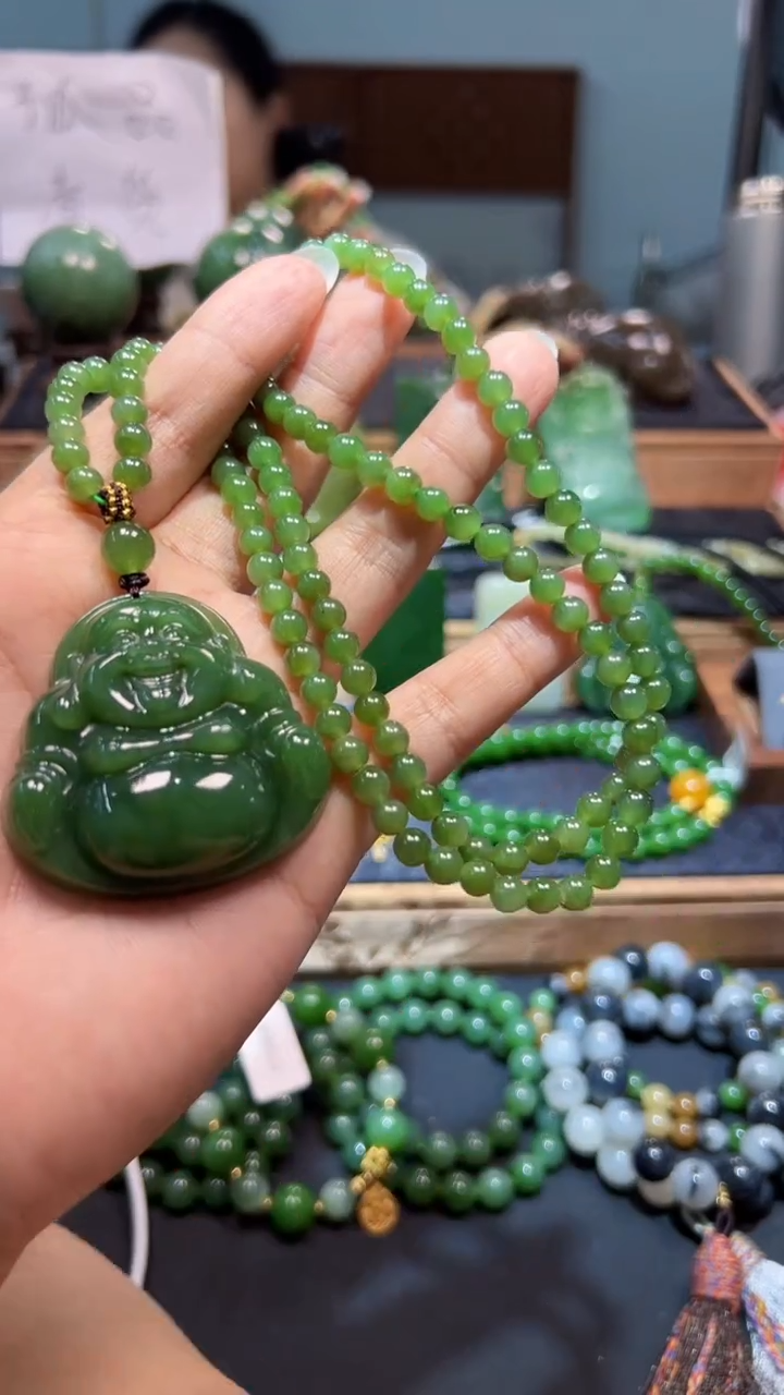 颈饰未镶嵌和田玉（碧玉）1