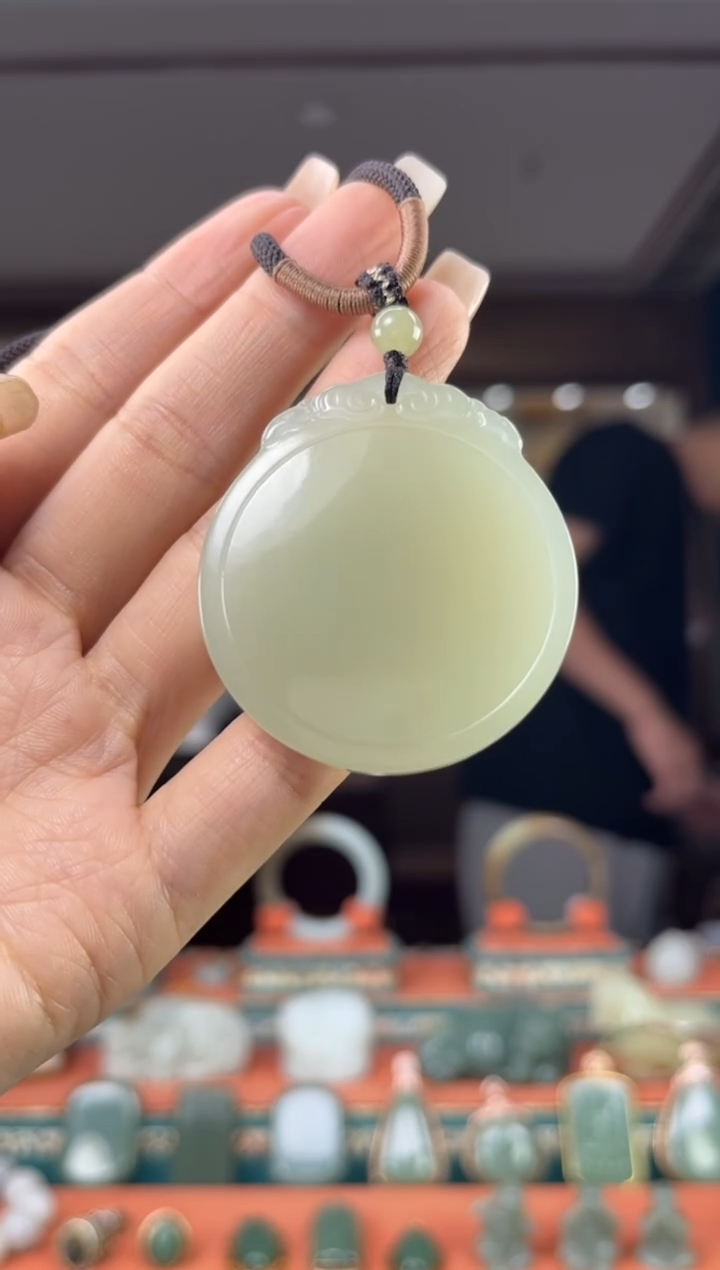 颈饰未镶嵌和田玉佩佩